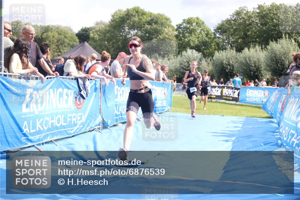 25.08.2024 - Elbe Triathlon Hamburg H.Heesch http://msf.ph/oto/6876539 25.08.2024 12:07:22 Ziel 1567, 1601, 1640, 1677 meine-sportfotos.de