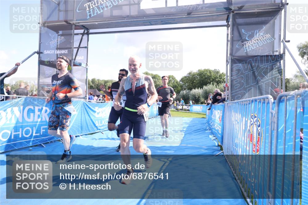 25.08.2024 - Elbe Triathlon Hamburg H.Heesch http://msf.ph/oto/6876541 25.08.2024 11:43:17 Ziel 397, 568, 608, 714, 1418 meine-sportfotos.de