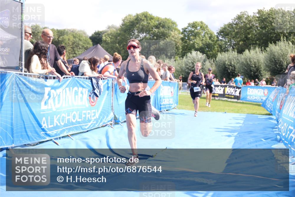 25.08.2024 - Elbe Triathlon Hamburg H.Heesch http://msf.ph/oto/6876544 25.08.2024 12:07:22 Ziel 1567, 1601, 1640, 1677 meine-sportfotos.de