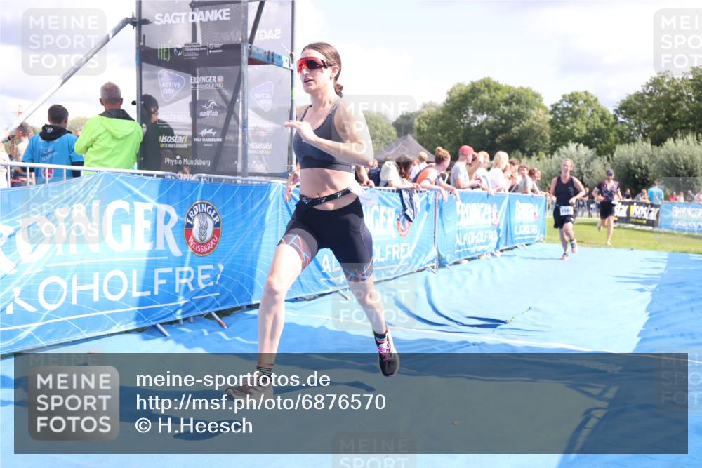 25.08.2024 - Elbe Triathlon Hamburg H.Heesch http://msf.ph/oto/6876570 25.08.2024 12:07:22 Ziel 1567, 1601, 1640, 1677 meine-sportfotos.de
