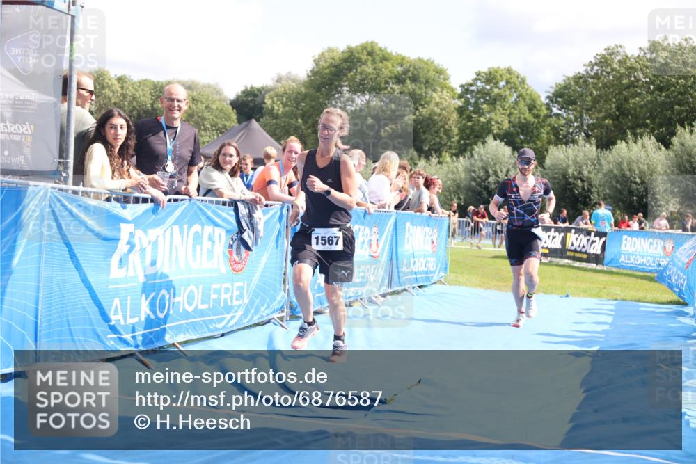 25.08.2024 - Elbe Triathlon Hamburg H.Heesch http://msf.ph/oto/6876587 25.08.2024 12:07:24 Ziel 1567, 1601, 1640 meine-sportfotos.de
