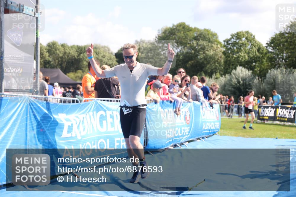 25.08.2024 - Elbe Triathlon Hamburg H.Heesch http://msf.ph/oto/6876593 25.08.2024 11:43:19 Ziel 397, 568, 608, 714, 1418, 1617 meine-sportfotos.de