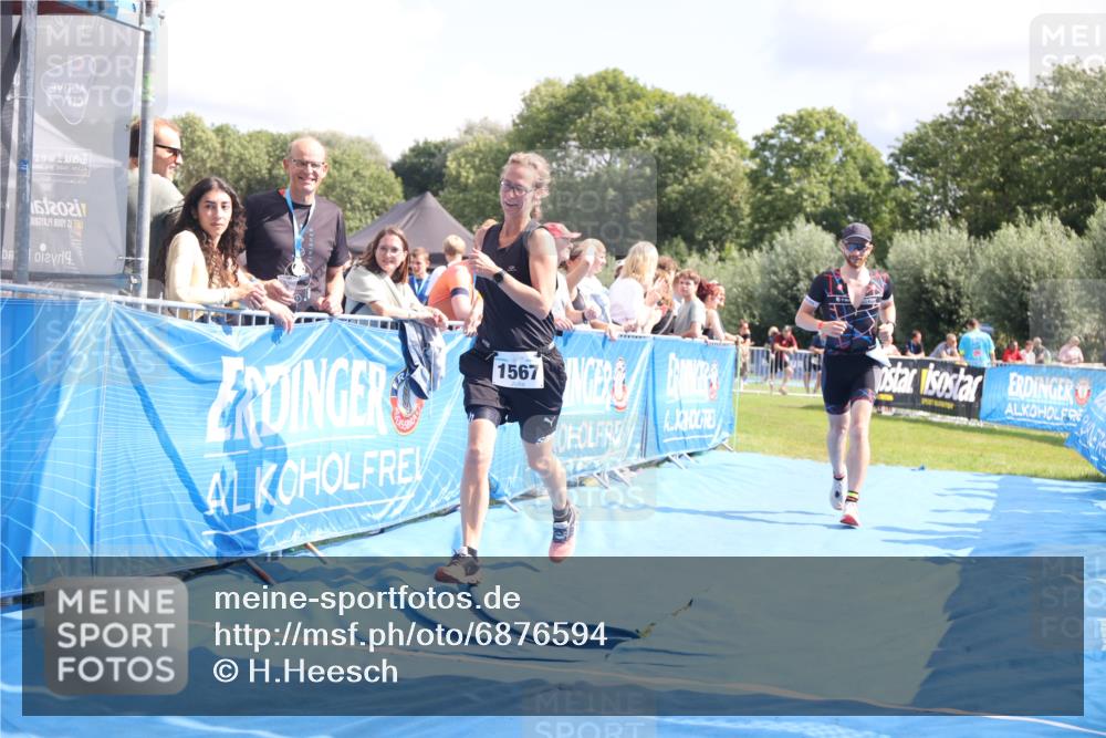25.08.2024 - Elbe Triathlon Hamburg H.Heesch http://msf.ph/oto/6876594 25.08.2024 12:07:24 Ziel 1567, 1601, 1640 meine-sportfotos.de