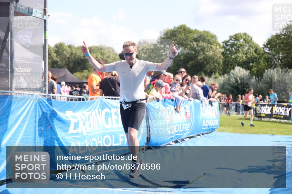25.08.2024 - Elbe Triathlon Hamburg H.Heesch http://msf.ph/oto/6876596 25.08.2024 11:43:19 Ziel 397, 568, 608, 714, 1418, 1617 meine-sportfotos.de