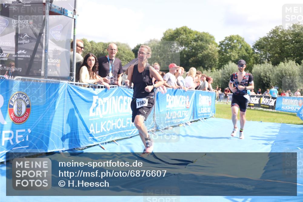 25.08.2024 - Elbe Triathlon Hamburg H.Heesch http://msf.ph/oto/6876607 25.08.2024 12:07:24 Ziel 1567, 1601, 1640 meine-sportfotos.de