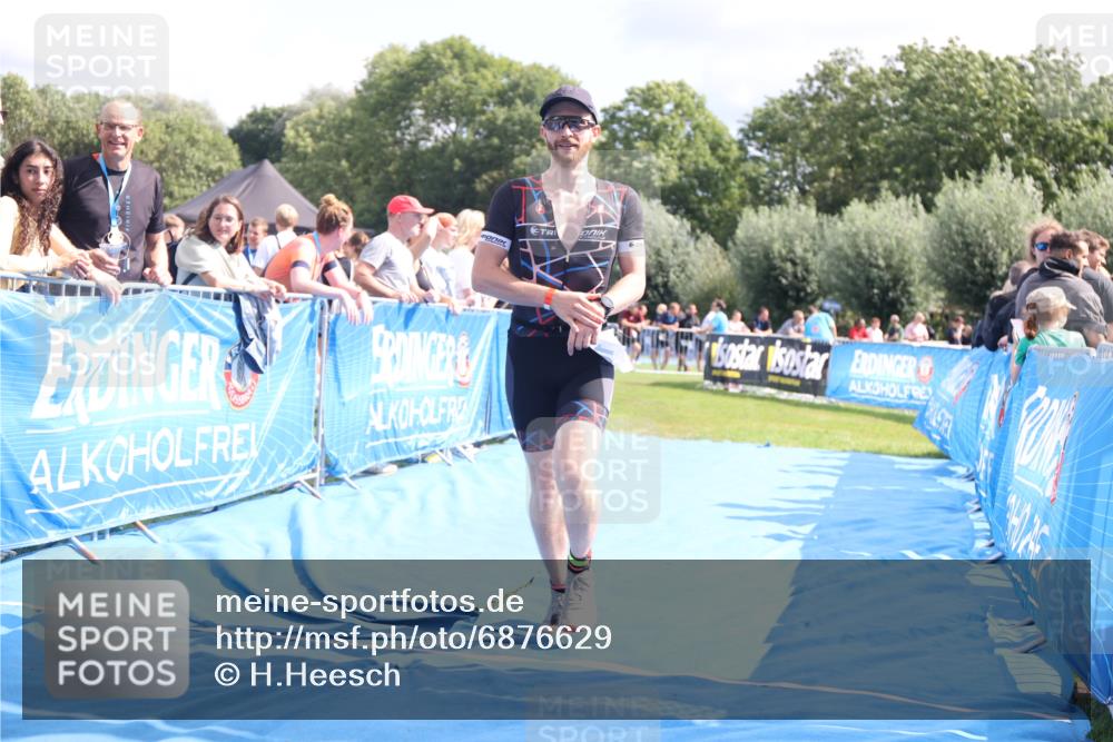 25.08.2024 - Elbe Triathlon Hamburg H.Heesch http://msf.ph/oto/6876629 25.08.2024 12:07:25 Ziel 1567, 1601, 1640 meine-sportfotos.de
