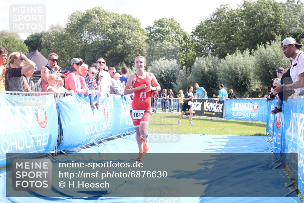 25.08.2024 - Elbe Triathlon Hamburg H.Heesch http://msf.ph/oto/6876630 25.08.2024 11:43:27 Ziel 1617 meine-sportfotos.de