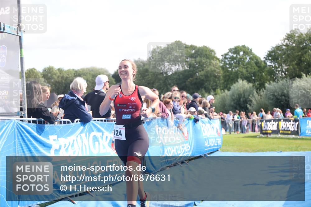 25.08.2024 - Elbe Triathlon Hamburg H.Heesch http://msf.ph/oto/6876631 25.08.2024 11:17:56 Ziel 124, 221, 333, 363 meine-sportfotos.de