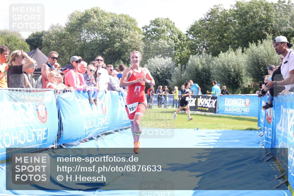 25.08.2024 - Elbe Triathlon Hamburg H.Heesch http://msf.ph/oto/6876633 25.08.2024 11:43:27 Ziel 1617 meine-sportfotos.de