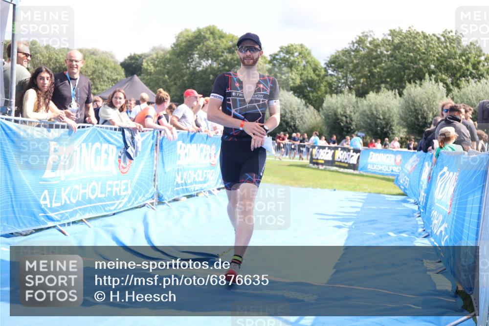 25.08.2024 - Elbe Triathlon Hamburg H.Heesch http://msf.ph/oto/6876635 25.08.2024 12:07:26 Ziel 1567, 1601, 1640 meine-sportfotos.de
