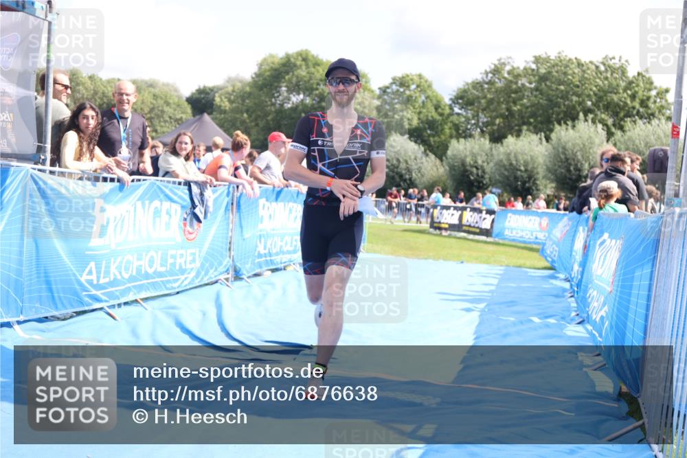 25.08.2024 - Elbe Triathlon Hamburg H.Heesch http://msf.ph/oto/6876638 25.08.2024 12:07:26 Ziel 1567, 1601, 1640 meine-sportfotos.de
