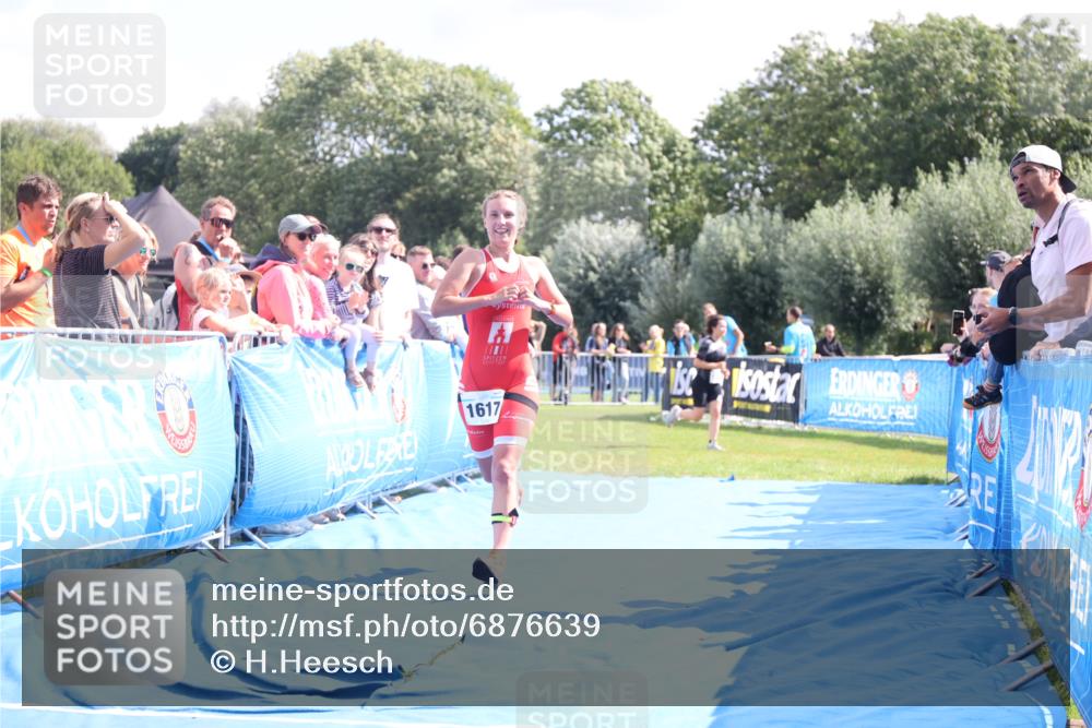 25.08.2024 - Elbe Triathlon Hamburg H.Heesch http://msf.ph/oto/6876639 25.08.2024 11:43:27 Ziel 1617 meine-sportfotos.de