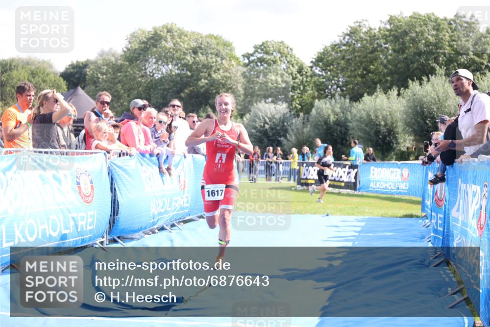 25.08.2024 - Elbe Triathlon Hamburg H.Heesch http://msf.ph/oto/6876643 25.08.2024 11:43:27 Ziel 1617 meine-sportfotos.de