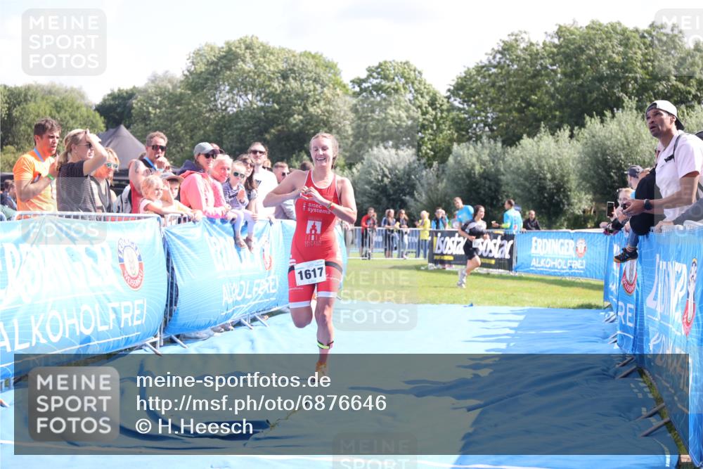 25.08.2024 - Elbe Triathlon Hamburg H.Heesch http://msf.ph/oto/6876646 25.08.2024 11:43:27 Ziel 1617 meine-sportfotos.de