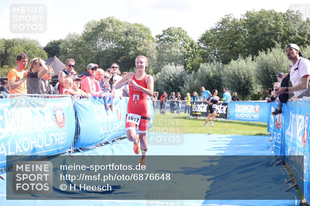 25.08.2024 - Elbe Triathlon Hamburg H.Heesch http://msf.ph/oto/6876648 25.08.2024 11:43:27 Ziel 1617 meine-sportfotos.de