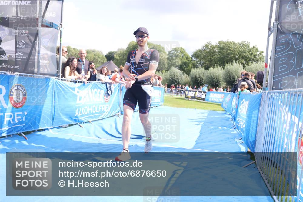 25.08.2024 - Elbe Triathlon Hamburg H.Heesch http://msf.ph/oto/6876650 25.08.2024 12:07:26 Ziel 1567, 1601, 1640 meine-sportfotos.de