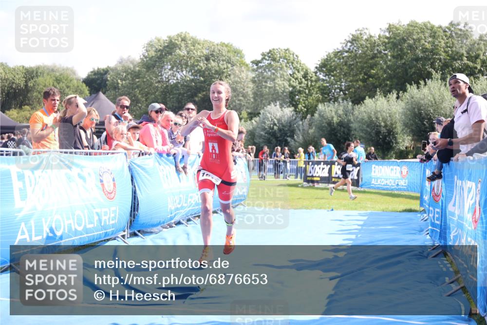 25.08.2024 - Elbe Triathlon Hamburg H.Heesch http://msf.ph/oto/6876653 25.08.2024 11:43:27 Ziel 1617 meine-sportfotos.de