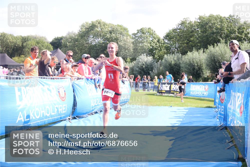 25.08.2024 - Elbe Triathlon Hamburg H.Heesch http://msf.ph/oto/6876656 25.08.2024 11:43:27 Ziel 1617 meine-sportfotos.de
