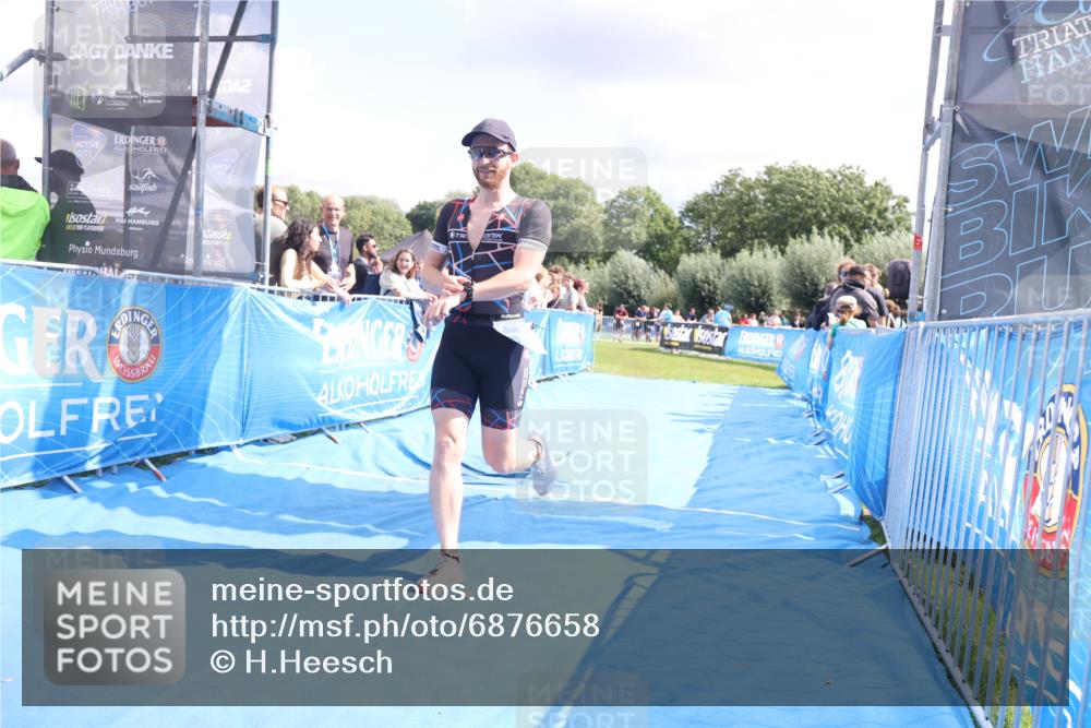 25.08.2024 - Elbe Triathlon Hamburg H.Heesch http://msf.ph/oto/6876658 25.08.2024 12:07:26 Ziel 1567, 1601, 1640 meine-sportfotos.de