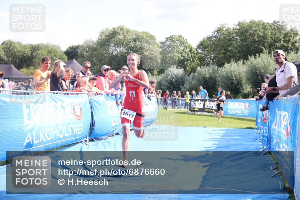 25.08.2024 - Elbe Triathlon Hamburg H.Heesch http://msf.ph/oto/6876660 25.08.2024 11:43:27 Ziel 1617 meine-sportfotos.de
