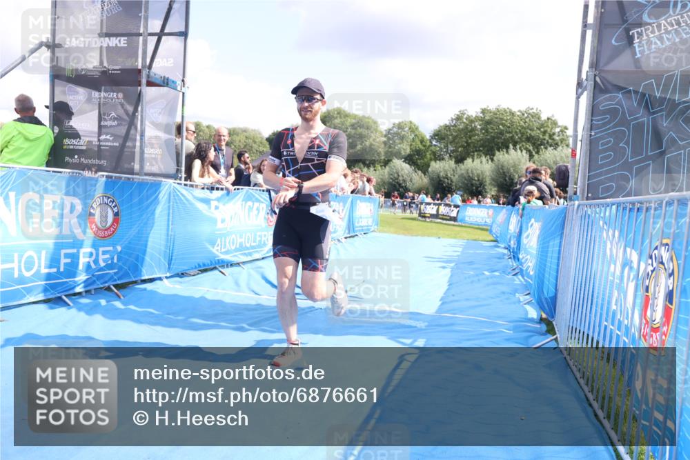 25.08.2024 - Elbe Triathlon Hamburg H.Heesch http://msf.ph/oto/6876661 25.08.2024 12:07:26 Ziel 1567, 1601, 1640 meine-sportfotos.de