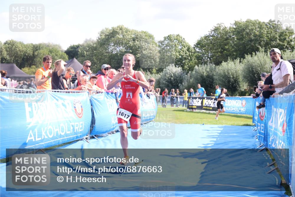 25.08.2024 - Elbe Triathlon Hamburg H.Heesch http://msf.ph/oto/6876663 25.08.2024 11:43:27 Ziel 1617 meine-sportfotos.de