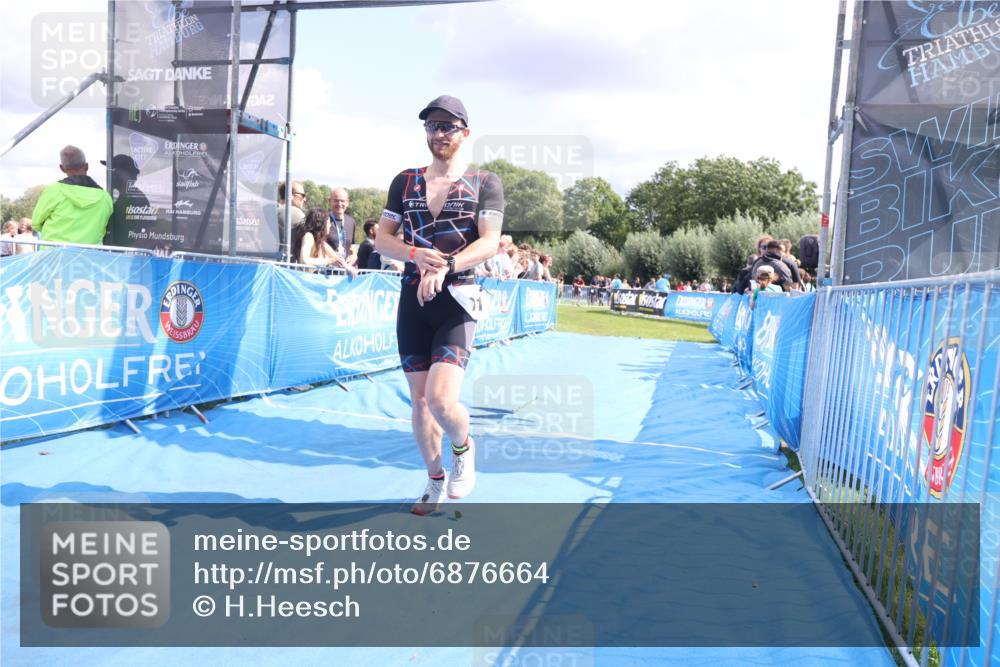 25.08.2024 - Elbe Triathlon Hamburg H.Heesch http://msf.ph/oto/6876664 25.08.2024 12:07:26 Ziel 1567, 1601, 1640 meine-sportfotos.de