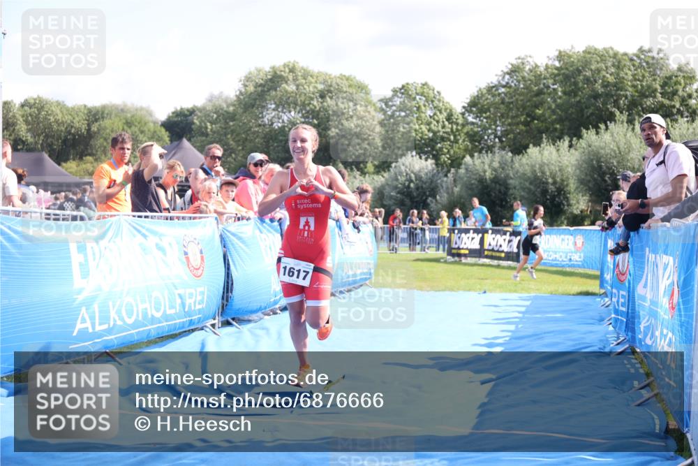 25.08.2024 - Elbe Triathlon Hamburg H.Heesch http://msf.ph/oto/6876666 25.08.2024 11:43:28 Ziel 1617 meine-sportfotos.de