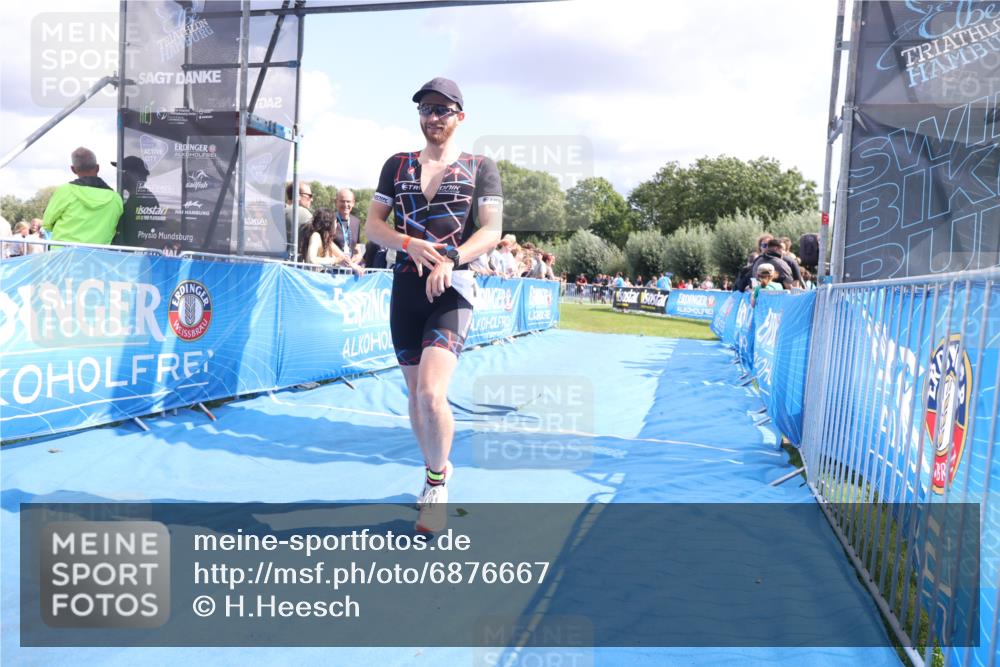 25.08.2024 - Elbe Triathlon Hamburg H.Heesch http://msf.ph/oto/6876667 25.08.2024 12:07:26 Ziel 1567, 1601, 1640 meine-sportfotos.de