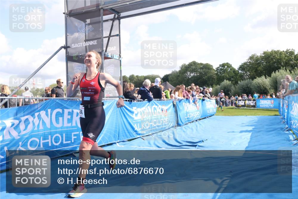 25.08.2024 - Elbe Triathlon Hamburg H.Heesch http://msf.ph/oto/6876670 25.08.2024 11:17:57 Ziel 124, 221, 333, 363 meine-sportfotos.de