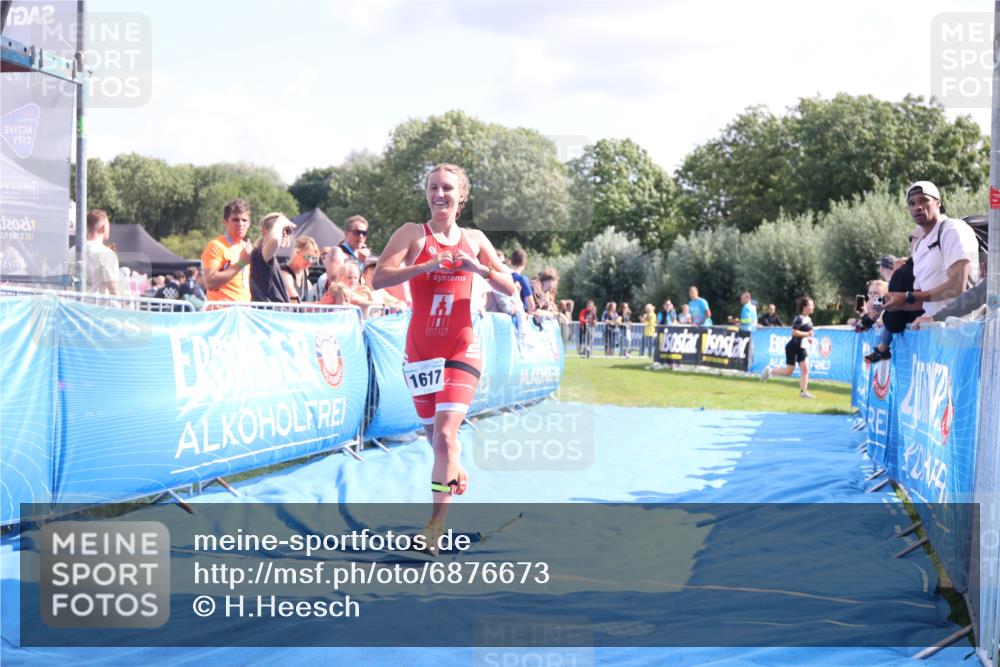 25.08.2024 - Elbe Triathlon Hamburg H.Heesch http://msf.ph/oto/6876673 25.08.2024 11:43:28 Ziel 1617 meine-sportfotos.de