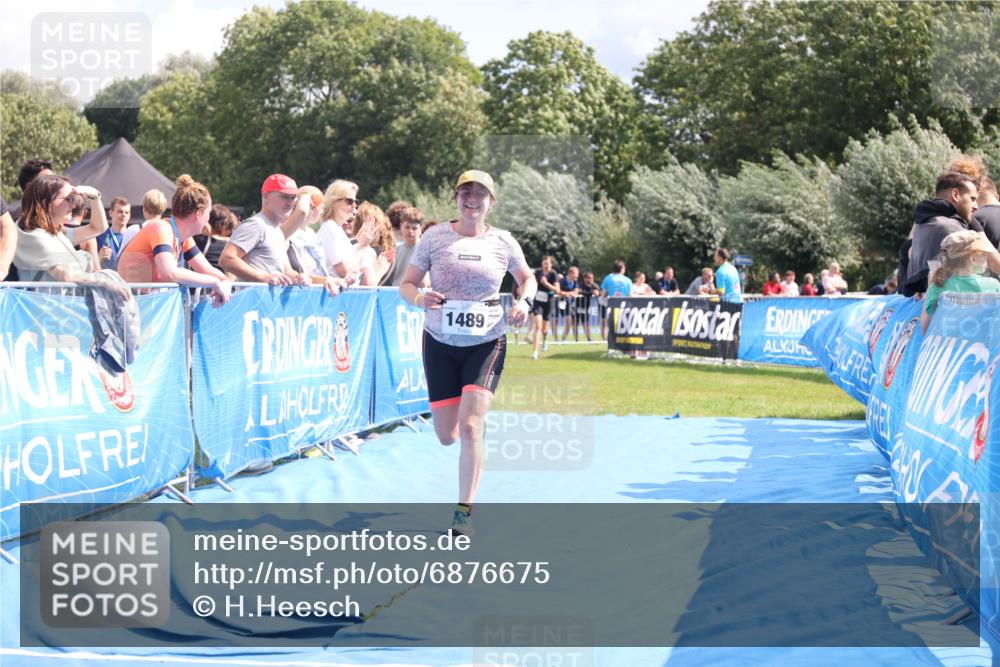 25.08.2024 - Elbe Triathlon Hamburg H.Heesch http://msf.ph/oto/6876675 25.08.2024 12:07:42 Ziel 1489, 1513 meine-sportfotos.de
