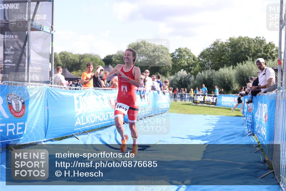 25.08.2024 - Elbe Triathlon Hamburg H.Heesch http://msf.ph/oto/6876685 25.08.2024 11:43:28 Ziel 1617 meine-sportfotos.de