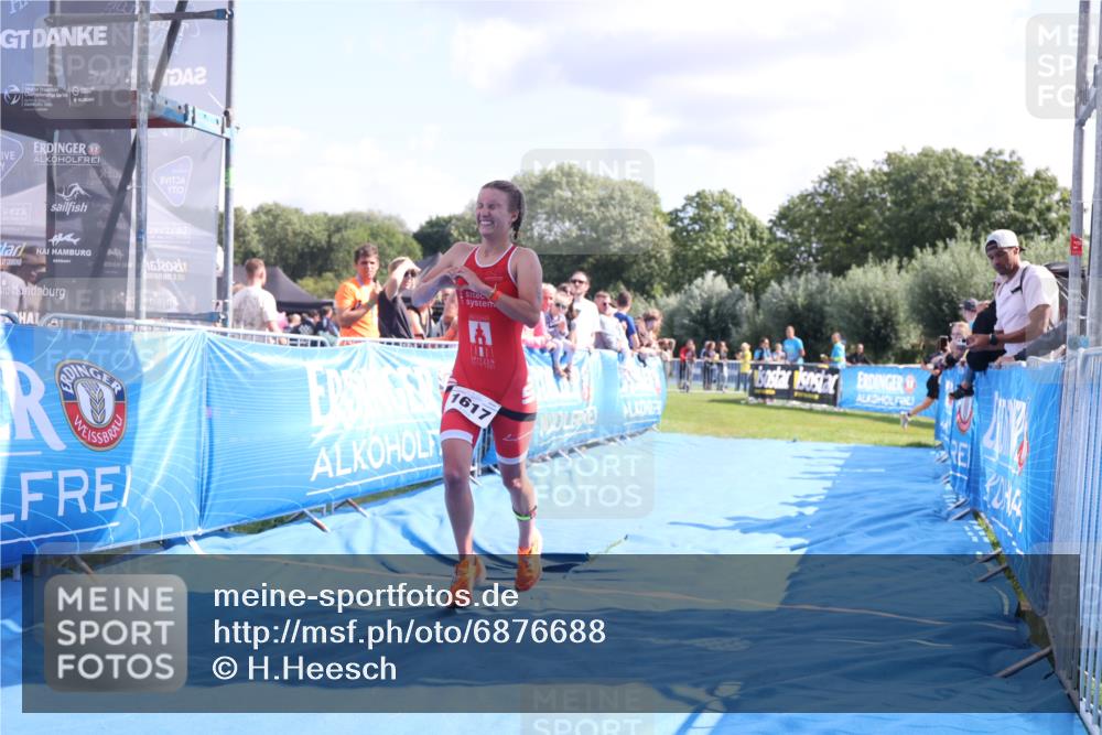 25.08.2024 - Elbe Triathlon Hamburg H.Heesch http://msf.ph/oto/6876688 25.08.2024 11:43:28 Ziel 1617 meine-sportfotos.de