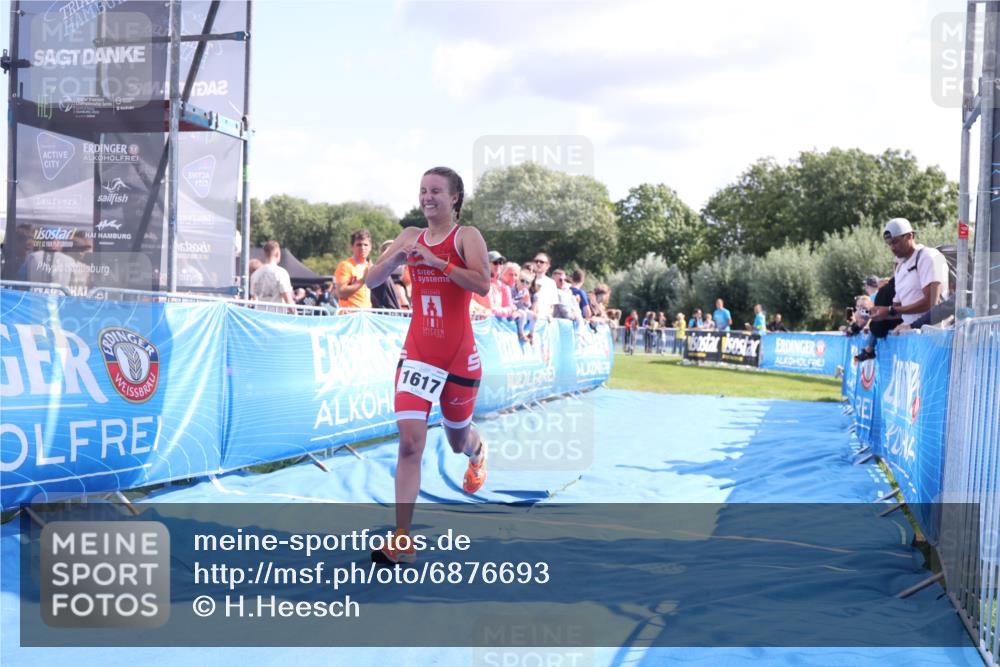 25.08.2024 - Elbe Triathlon Hamburg H.Heesch http://msf.ph/oto/6876693 25.08.2024 11:43:28 Ziel 1617 meine-sportfotos.de