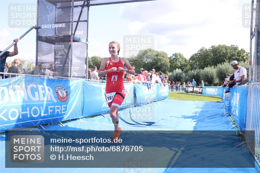 25.08.2024 - Elbe Triathlon Hamburg H.Heesch http://msf.ph/oto/6876705 25.08.2024 11:43:28 Ziel 1617 meine-sportfotos.de