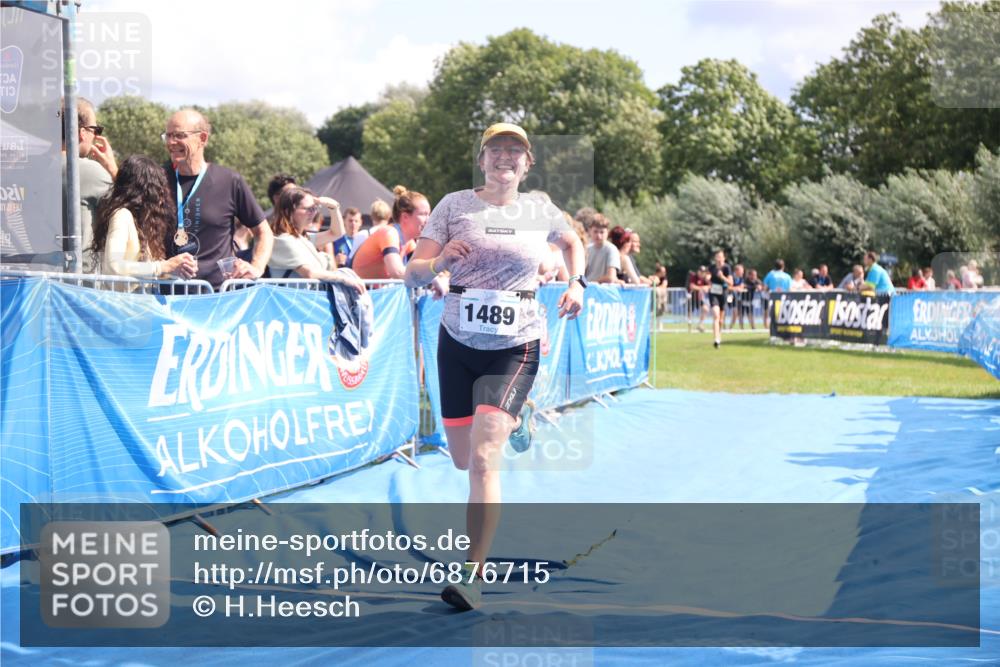 25.08.2024 - Elbe Triathlon Hamburg H.Heesch http://msf.ph/oto/6876715 25.08.2024 12:07:43 Ziel 1489, 1513 meine-sportfotos.de