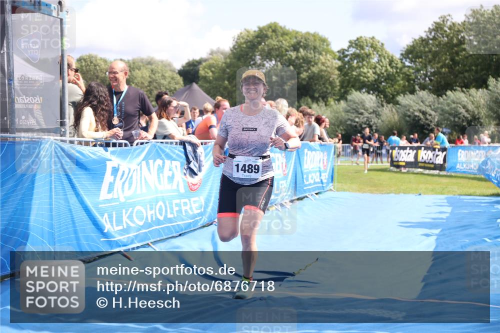 25.08.2024 - Elbe Triathlon Hamburg H.Heesch http://msf.ph/oto/6876718 25.08.2024 12:07:43 Ziel 1489, 1513 meine-sportfotos.de