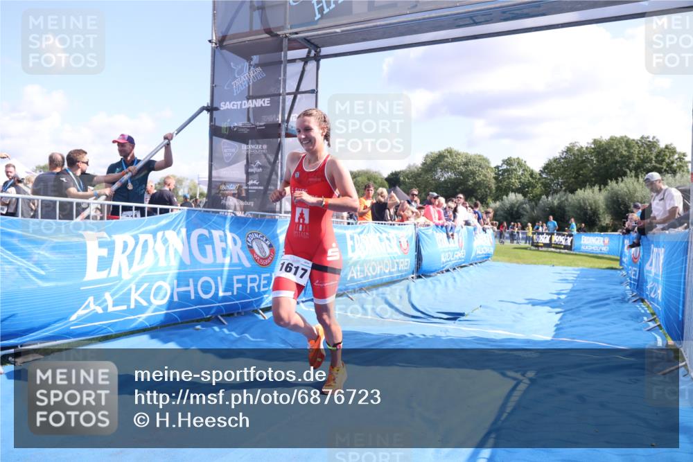 25.08.2024 - Elbe Triathlon Hamburg H.Heesch http://msf.ph/oto/6876723 25.08.2024 11:43:29 Ziel 1617 meine-sportfotos.de