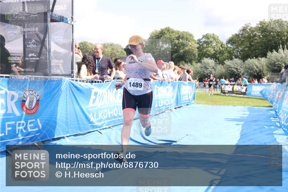 25.08.2024 - Elbe Triathlon Hamburg H.Heesch http://msf.ph/oto/6876730 25.08.2024 12:07:43 Ziel 1489, 1513 meine-sportfotos.de