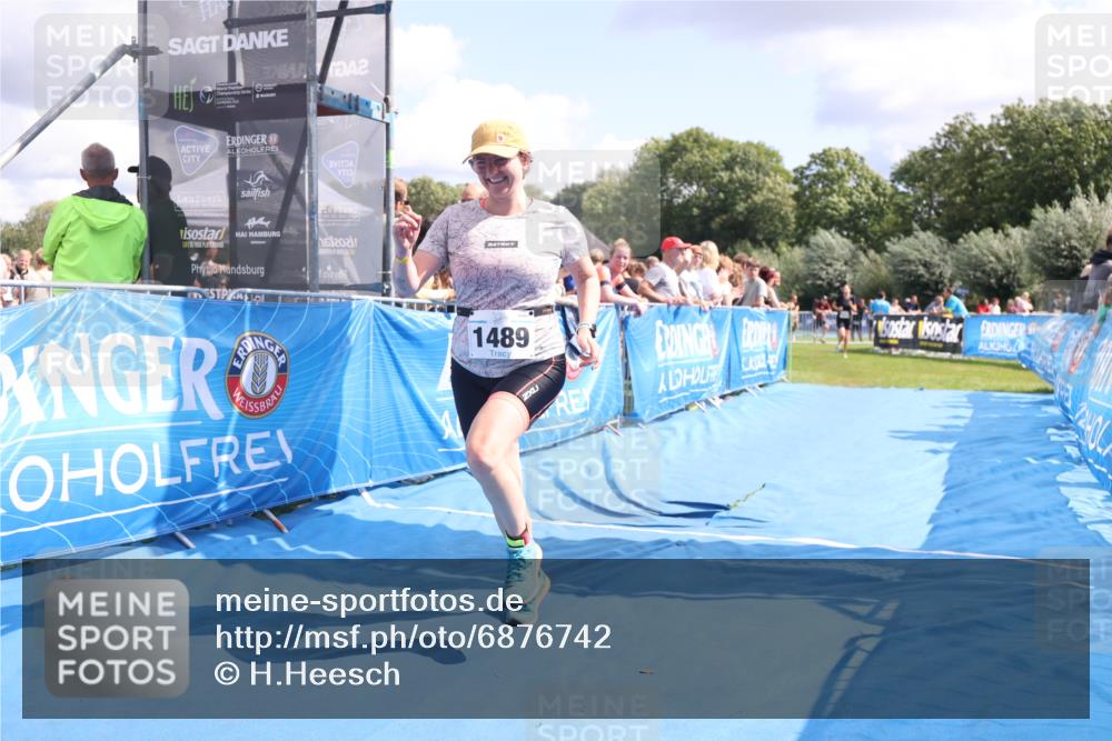25.08.2024 - Elbe Triathlon Hamburg H.Heesch http://msf.ph/oto/6876742 25.08.2024 12:07:44 Ziel 1489, 1513 meine-sportfotos.de