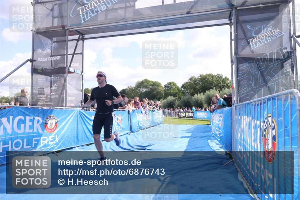 25.08.2024 - Elbe Triathlon Hamburg H.Heesch http://msf.ph/oto/6876743 25.08.2024 11:18:05 Ziel 363 meine-sportfotos.de