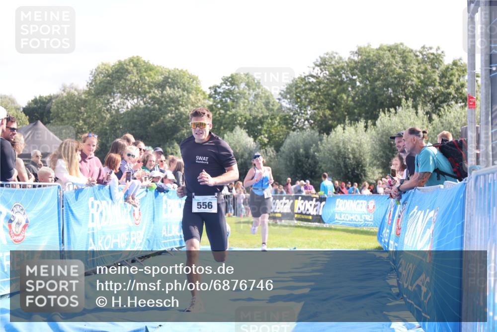 25.08.2024 - Elbe Triathlon Hamburg H.Heesch http://msf.ph/oto/6876746 25.08.2024 11:18:14 Ziel 123, 556 meine-sportfotos.de