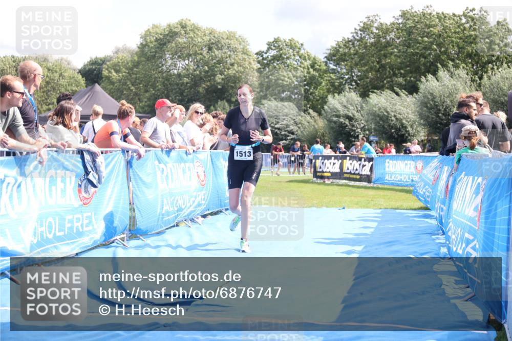25.08.2024 - Elbe Triathlon Hamburg H.Heesch http://msf.ph/oto/6876747 25.08.2024 12:07:49 Ziel 1489, 1513 meine-sportfotos.de