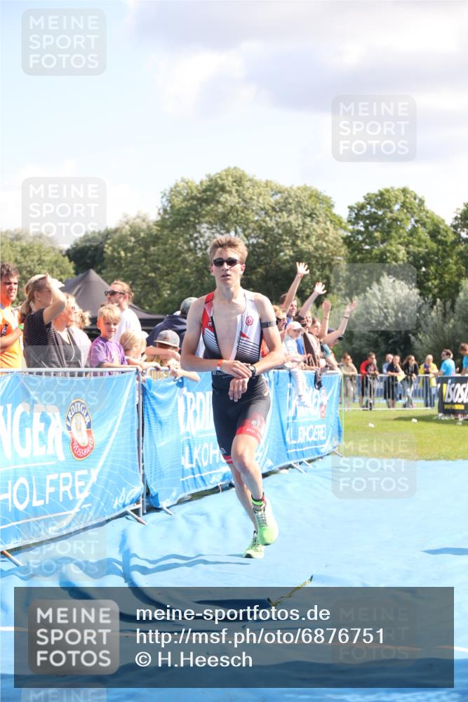 25.08.2024 - Elbe Triathlon Hamburg H.Heesch http://msf.ph/oto/6876751 25.08.2024 11:44:09 Ziel 1712 meine-sportfotos.de