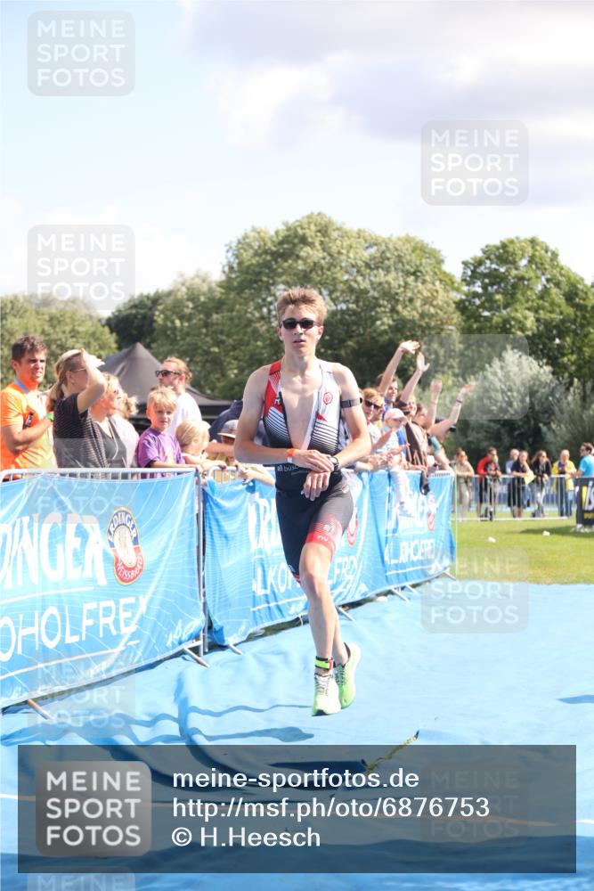 25.08.2024 - Elbe Triathlon Hamburg H.Heesch http://msf.ph/oto/6876753 25.08.2024 11:44:09 Ziel 1712 meine-sportfotos.de