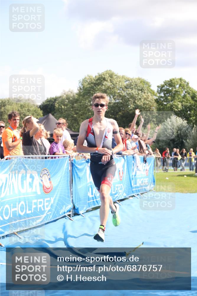 25.08.2024 - Elbe Triathlon Hamburg H.Heesch http://msf.ph/oto/6876757 25.08.2024 11:44:09 Ziel 1712 meine-sportfotos.de