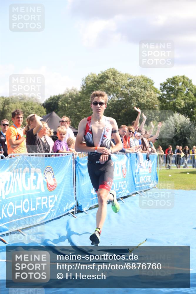 25.08.2024 - Elbe Triathlon Hamburg H.Heesch http://msf.ph/oto/6876760 25.08.2024 11:44:09 Ziel 1712 meine-sportfotos.de