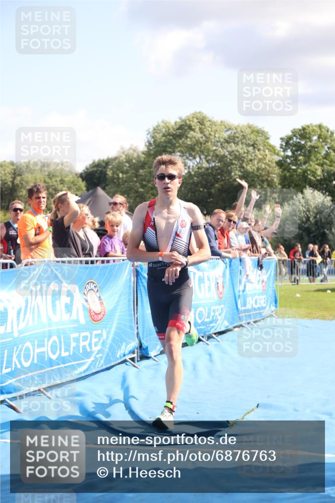 25.08.2024 - Elbe Triathlon Hamburg H.Heesch http://msf.ph/oto/6876763 25.08.2024 11:44:09 Ziel 1712 meine-sportfotos.de