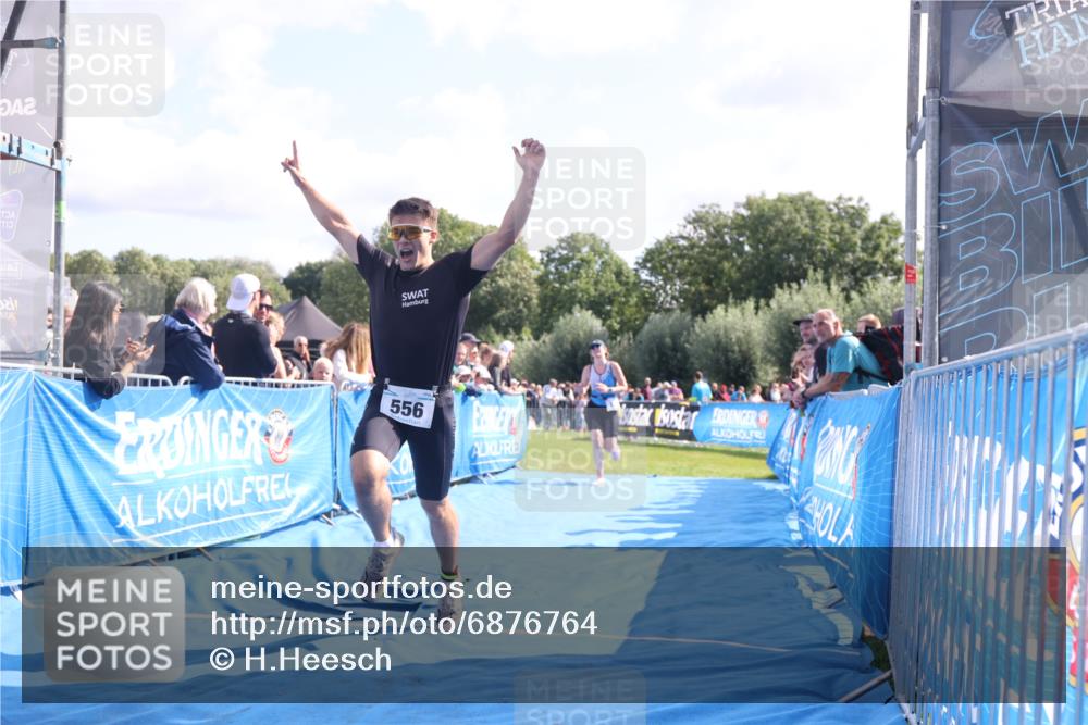 25.08.2024 - Elbe Triathlon Hamburg H.Heesch http://msf.ph/oto/6876764 25.08.2024 11:18:15 Ziel 123, 556 meine-sportfotos.de